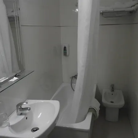 4 Estacoes Hotel 2*